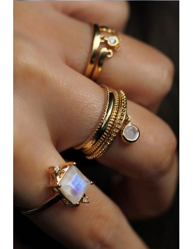 Leah Yard Cleo Ring Moonstone Les êtres humains sont 